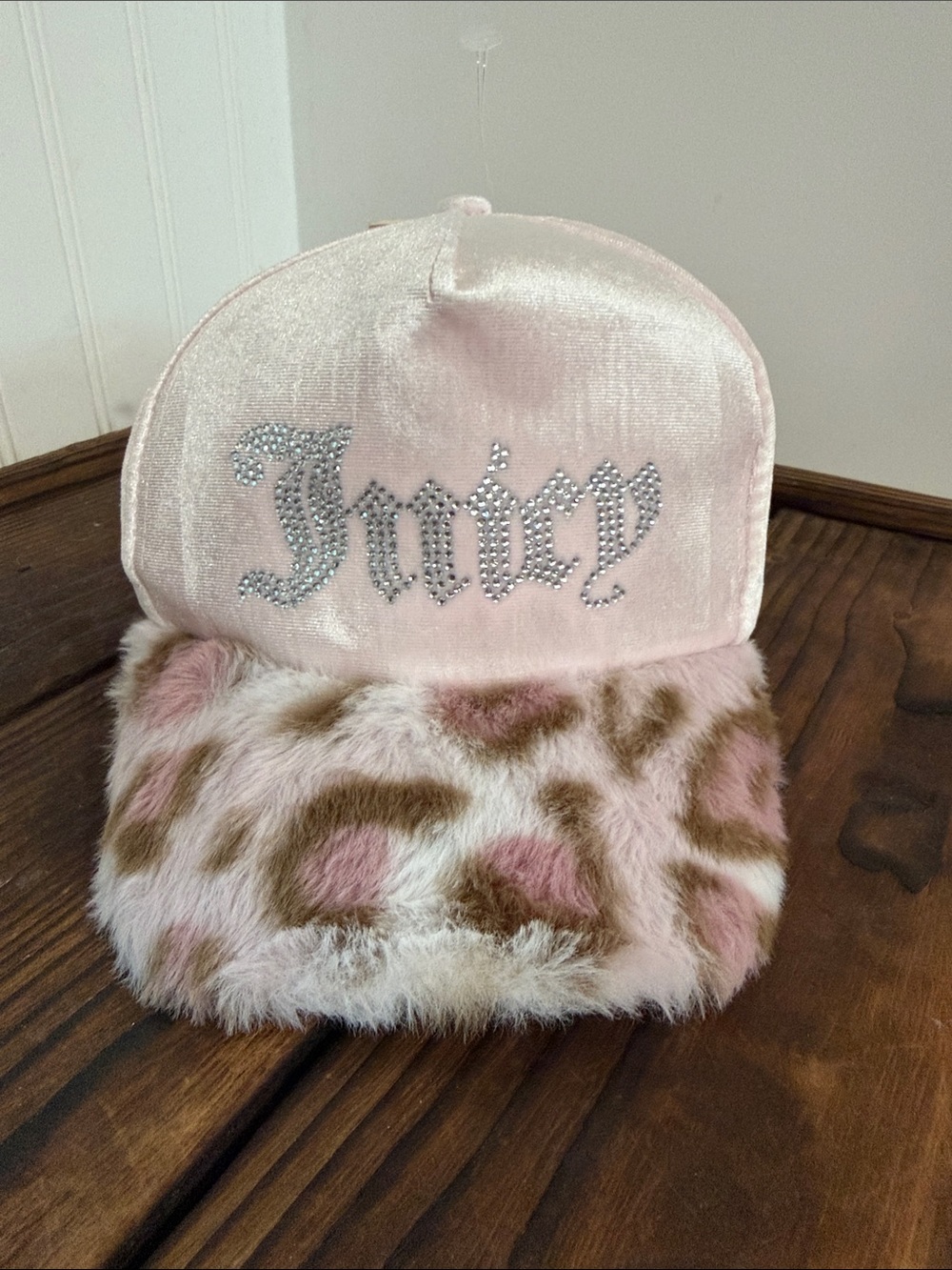 NWT Juicy Couture Kids Light Pink Velour Cap with Rhinestone Logo Leopard Fur